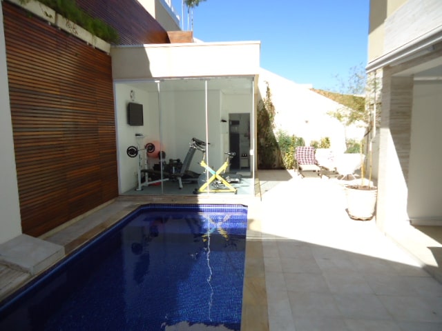 piscina da Mansão em Tamboré 10, projeto 101 da RRg Construtora e Incorporadora em Santana de PArnaíba, São Paulo.