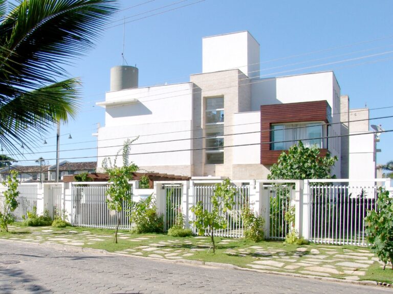 vista de frente da Mansão Juquehy - São Sebastião - 70 - Condomínio de casas mansões, projeto e construção da RRG construtora e Incorporadora.