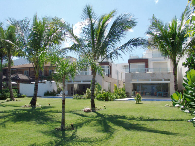 Vista de frente do condominio em Juquehy - São Sebastião - proejto 70 - parte do Condomínio de casas, um projeto e construção da RRG construtora e Incorporadora.