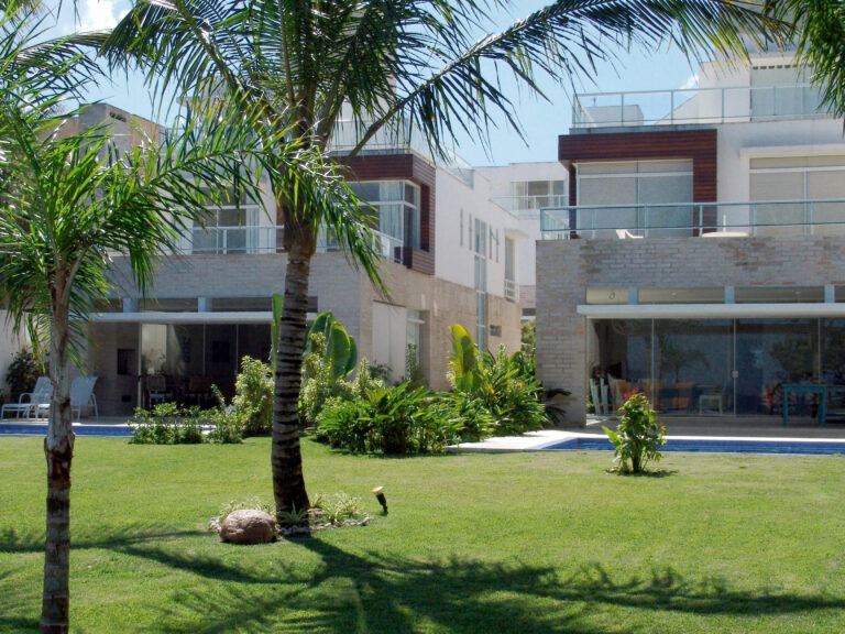 Vista de frente do condominio em Juquehy - São Sebastião - proejto 70 - parte do Condomínio de casas, um projeto e construção da RRG construtora e Incorporadora.