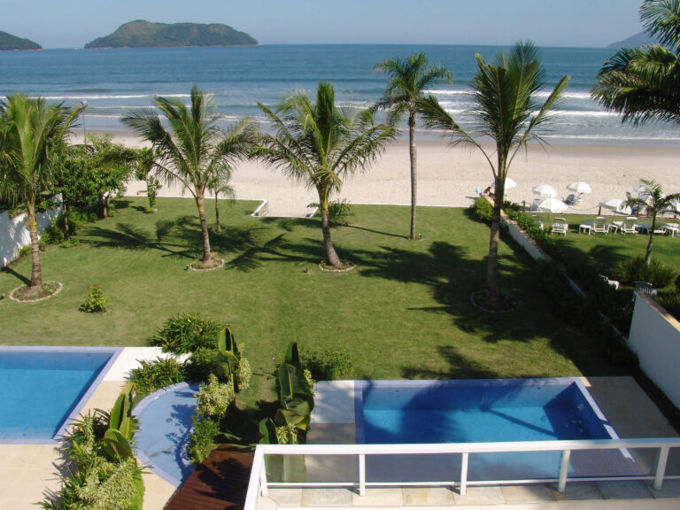 Vista da praia de frente do condominio em Juquehy - São Sebastião - proejto 70 - parte do Condomínio de casas, um projeto e construção da RRG construtora e Incorporadora.